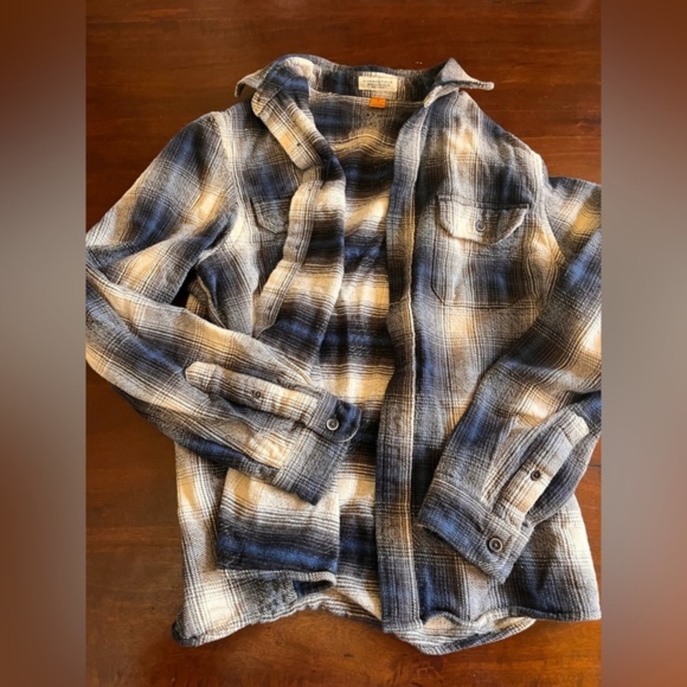 Men’s plaid shirt